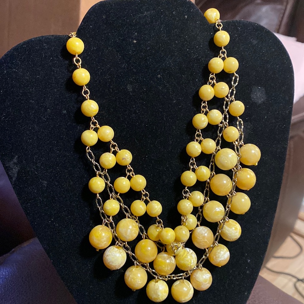 Yellow Beaded Goldtone Necklace , Very Pretty 💜🧡💚❤️ NWOT